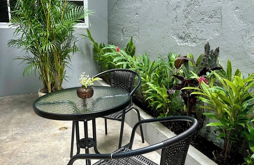 Santa Ana Apartamento | Charming apartment in casco antiguo- great location w WIFI hot water & AC