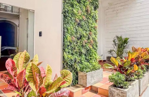 Santa Ana Apartamento | Charming apartment in casco antiguo- great location w WIFI hot water & AC