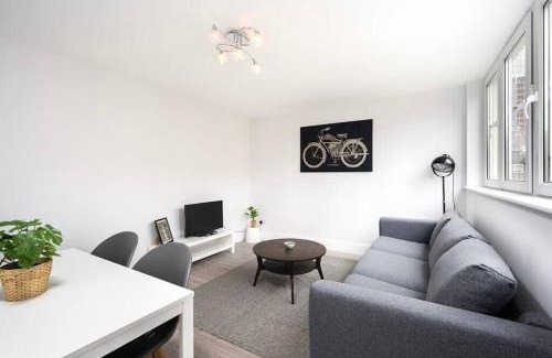 St Luke's Apartamento | Charming Apartment in the Pleydell Estate