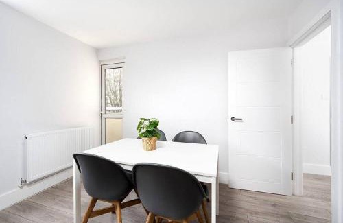 St Luke's Apartamento | Charming Apartment in the Pleydell Estate