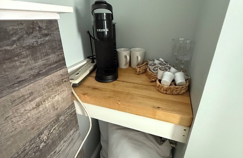 Pawcatuck Apartamento | Charming apartment in fabulous Westerly with AC, WiFi