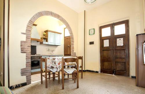Massa Marittima Apartamento | Charming Apartment in Massa Marittima, Shared Pool