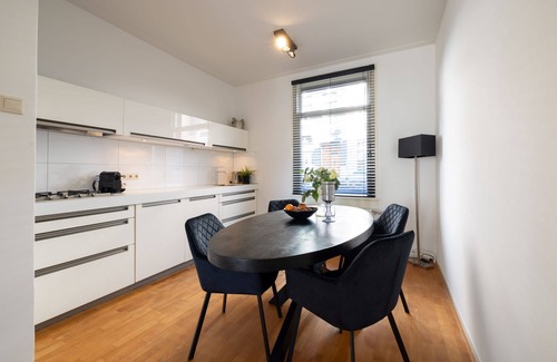 Museum Quarter Apartamento | Charming Apartment on the P.C. Hooftstraat. Stylish Comfort in the Heart of Amsterdam.
