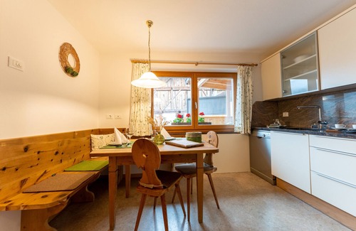 Santa Valburga Apartamento | Encantador apartamento "Panorama Raffeinhof" con vistas al lago, balcón, terraza y jardín