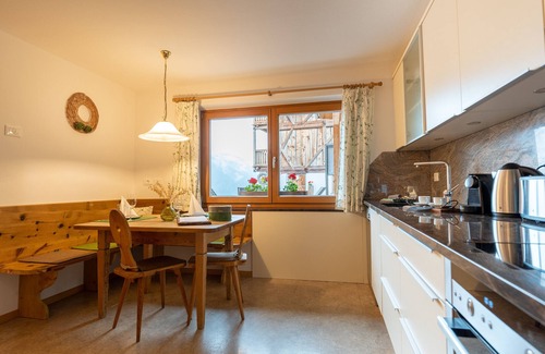 Santa Valburga Apartamento | Encantador apartamento "Panorama Raffeinhof" con vistas al lago, balcón, terraza y jardín