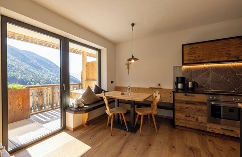 Collepietra Apartamento | Encantador apartamento "Sonnleiten Sonnenalm" con vistas a la montaña