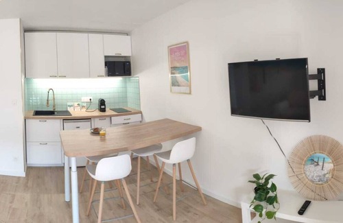 Morbihan Apartamento | Charming T2 ground floor apartment in Carnac 200 m from the beach with garden and terrace