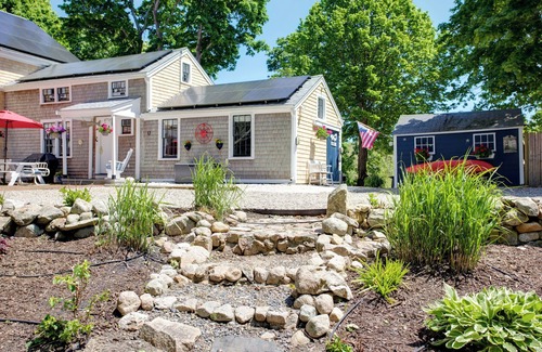 West Barnstable Apartamento | Charming Apartment w/Spa Near Beach, Pets Welcome!