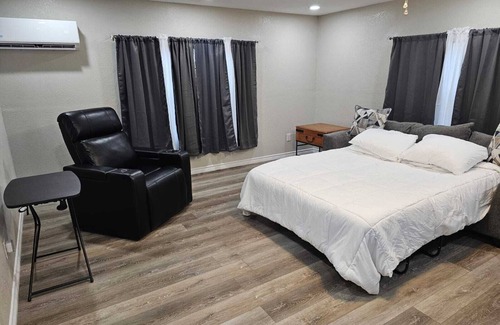 New Boston Apartamento | Charming apartment with a full size kitchen AC and WiFi in wonderful New Boston