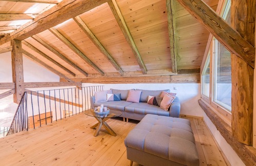 Breitbrunn a. Chiemsee Apartamento | Charming Apartment "Weitblick" in Farmhouse with Balcony, Garden & Wi-Fi; Parking Available
