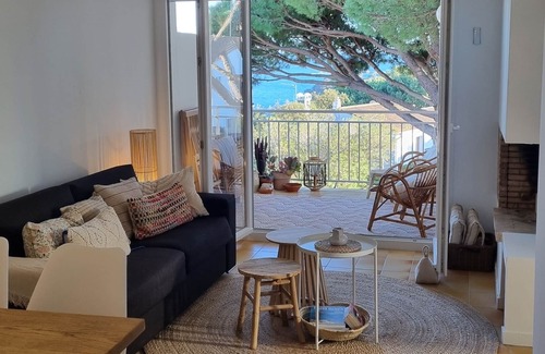 Calella de Palafrugell Apartamento | Charming apartment with sea view and swimming pool