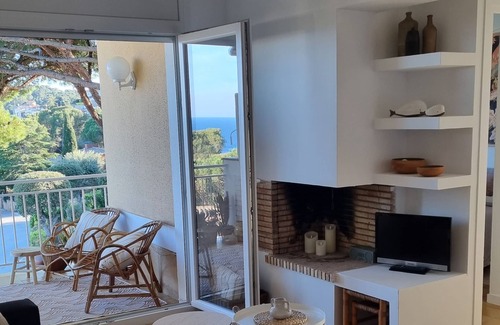 Calella de Palafrugell Apartamento | Charming apartment with sea view and swimming pool
