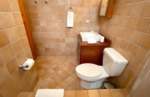 Barrio Escalante Condominio | Charming apartment with art in Bº Escalante!