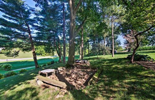 Salunga Apartamento | Charming Apartment with Yard and Beautiful Gardens!