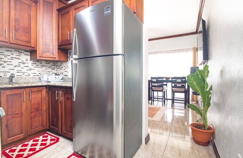 Beverly Hills Apartamento | Charming apt - 5 mins to Bob Marley Week festivities @ The Bob Marley Museum