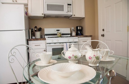 Forest Hills Apartamento | Charming apt in lovely east Forest Hills suburb of Pgh w/ AC, WiFi US OPEN