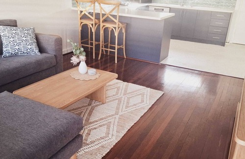 Rockingham Apartamento | New to VRBO: Charming Apt Min from Rockingham Beach