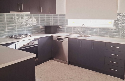 Rockingham Apartamento | New to VRBO: Charming Apt Min from Rockingham Beach