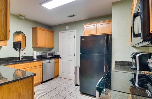 Fayetteville Casa | Charming Arkansas Retreat w/ Deck, Near Downtown!