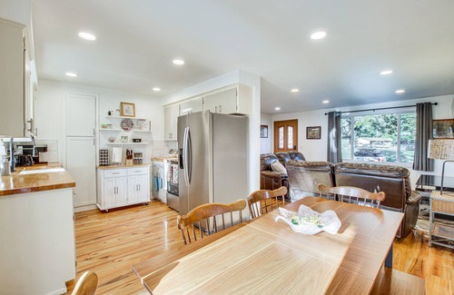 Arlington Casa | Charming Arlington Home w/ Hot Tub & Fenced Yard!