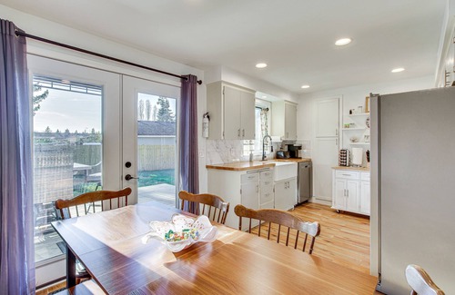 Arlington Casa | Charming Arlington Home w/ Hot Tub & Fenced Yard!