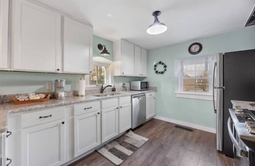 Ashley Falls Casa | Charming Ashley Falls Getaway