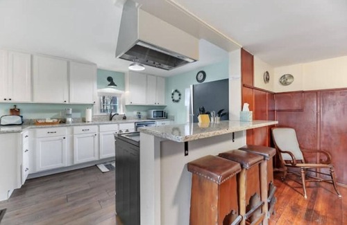 Ashley Falls Casa | Charming Ashley Falls Getaway