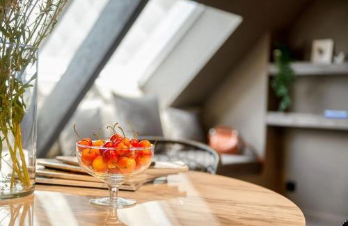 Ghent Apartamento | Charming Attic Retreat in Historic Ghent Center