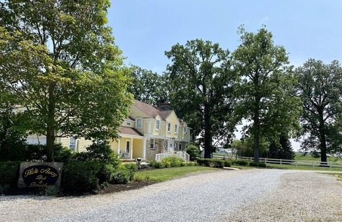 Bucyrus Cama Y Desayuno | Charming B&B - Easy to Find, Hard to Leave!