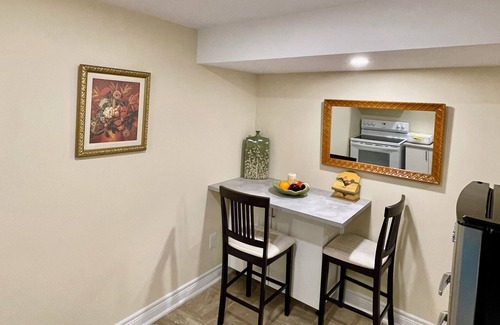 St. Davids Cama Y Desayuno | Charming B&B with WiFi/Kitchenette and AC in Marvelous Niagara-on-the-Lake