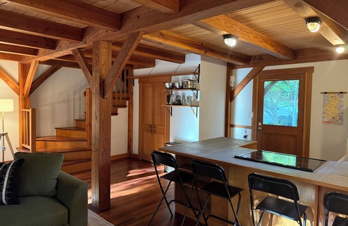Bainbridge Island Cabaña | Charming Bainbridge Island Cottage with Comforts