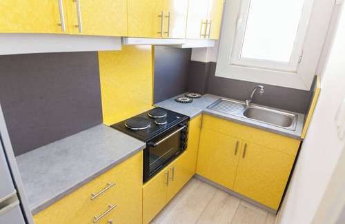 Kypseli Apartamento | Charming Balcony Escape in Kipseli