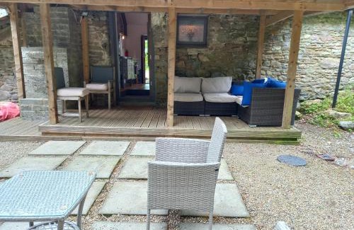 Llanelli Casa | Charming Barn Conversion - Idyllic Rural Retreat- Pet Friendly