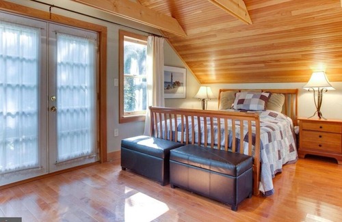 Lakeview Casa | Charming Barn House