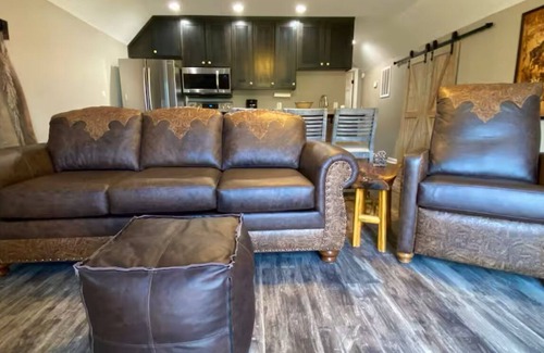 Kernersville Casa | Charming Barndo Loft in Kernersville with WiFi and AC