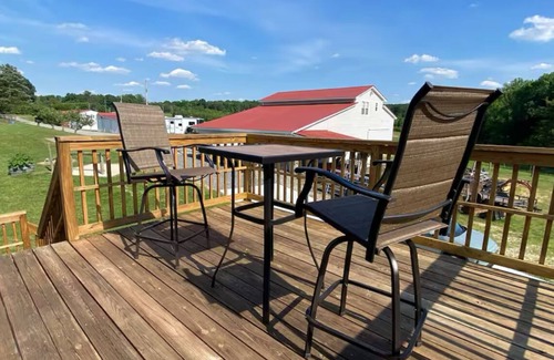 Kernersville Casa | Charming Barndo Loft in Kernersville with WiFi and AC
