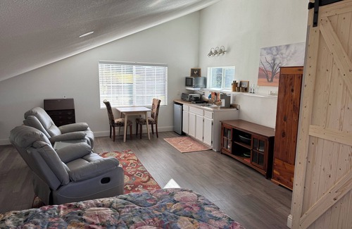 Cool Casa | Charming barnloft on small horse ranch in Beautiful Cool CA