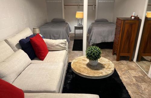 Alpharetta Casa | Charming Basement Studio Oasis!