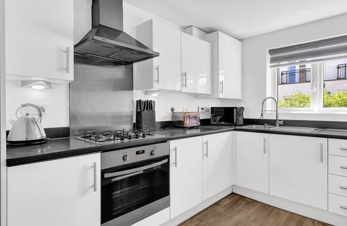 Basildon Casa | Charming Basildon Retreat with Private Garden & Free Parking