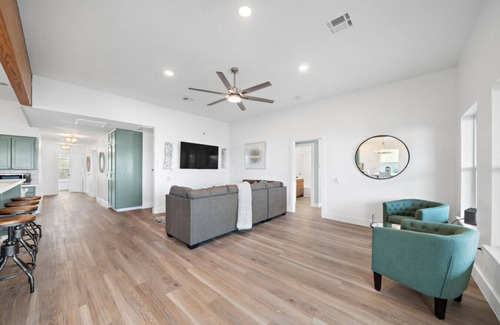San Leon Casa | Charming Bayfront Home w/ Pool, Pier, and Firepit