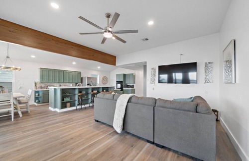 San Leon Casa | Charming Bayfront Home w/ Pool, Pier, and Firepit