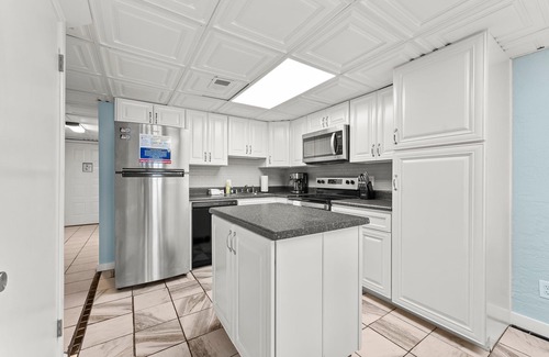 Bel Air Condominio | 3 Bedroom beachfront Condo steps from the beach!