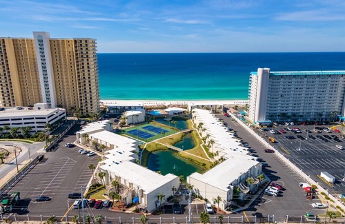 Bel Air Condominio | 3 Bedroom beachfront Condo steps from the beach!