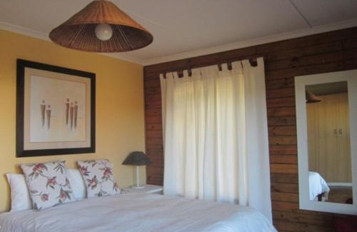 Cape Saint Francis Casa | CHARMING BEACH BUNGALOW
