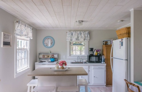 East Sandwich Cabaña | Charming Beach Cottage Located on Dead End Road with Deeded Access to East Sandwich Beach