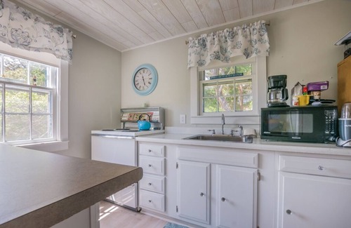 East Sandwich Cabaña | Charming Beach Cottage Located on Dead End Road with Deeded Access to East Sandwich Beach