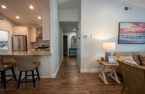 Avalon Beach Estates Cabaña | Charming Beach Cottage, Beach Chair Service Included