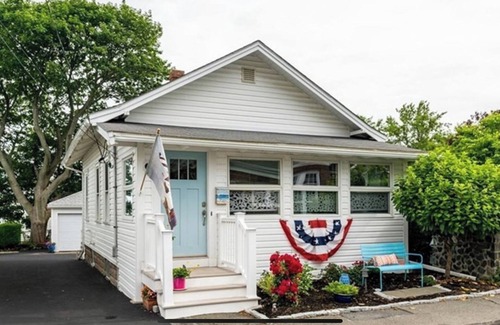 Little Nahant Cabaña | Charming Beach Cottage