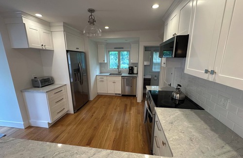 Westbrook Center Casa | Charming Beach House-Short walk to Private Beach