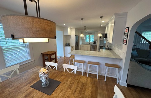 Westbrook Center Casa | Charming Beach House-Short walk to Private Beach